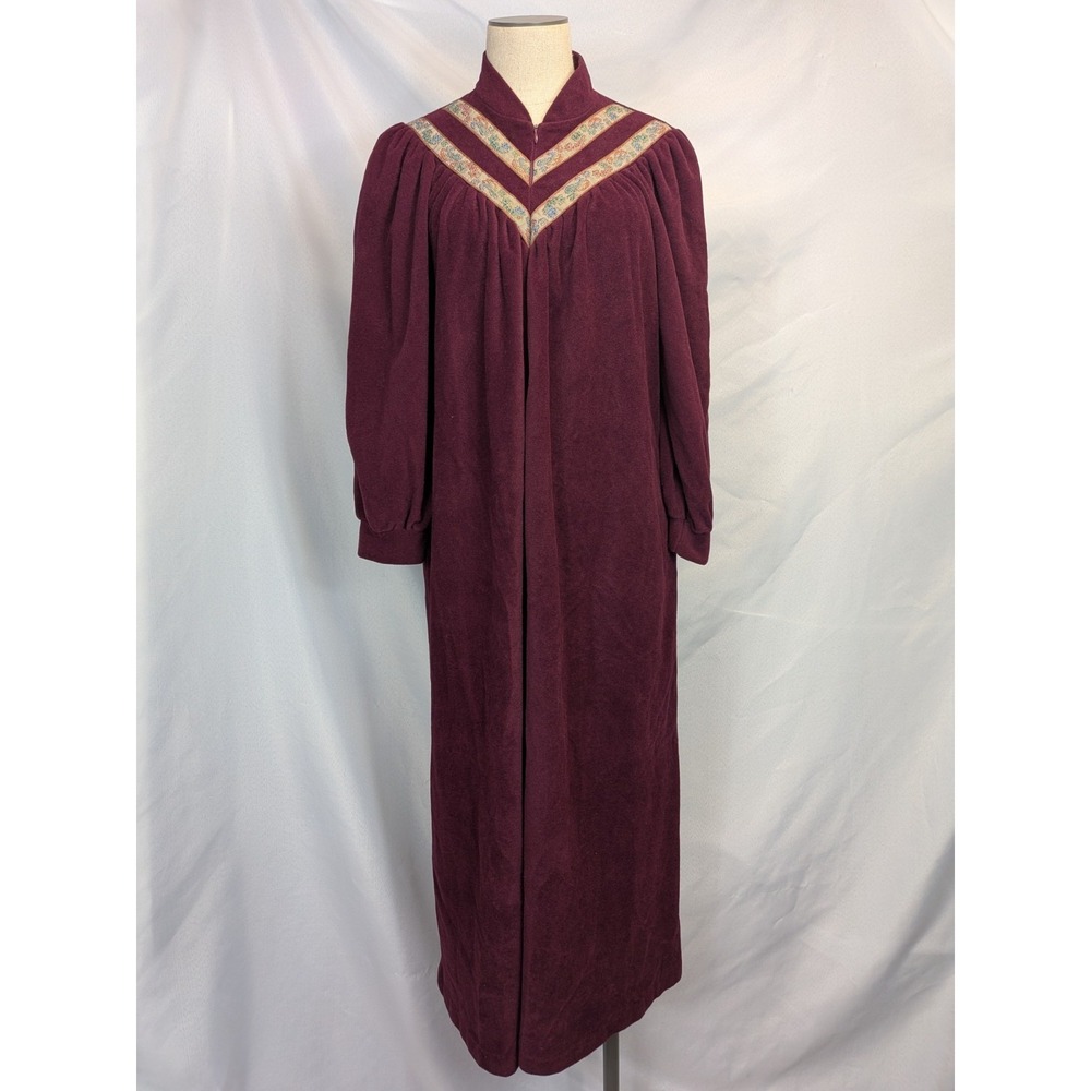 Vanity Fair Petites Velour Robe Medium M Burgundy Long Sleeve Embroidered V-Neck